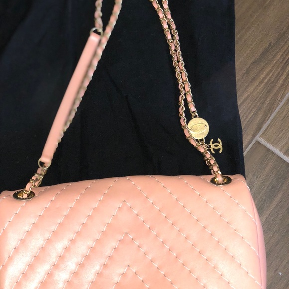 Chanel handbag - Picture 3 of 3